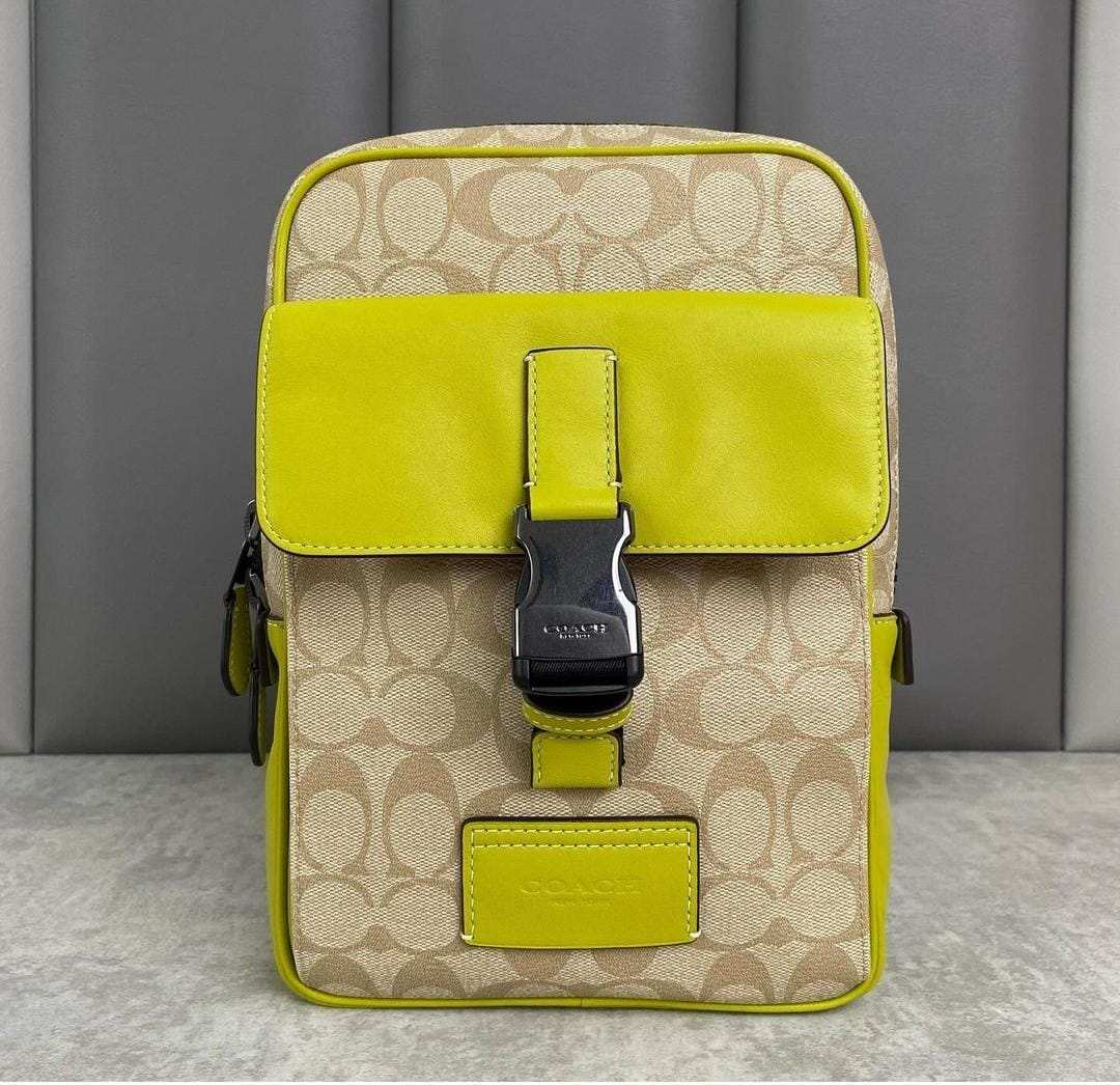 Coach Track Pack in Signature canvas - Nuicella