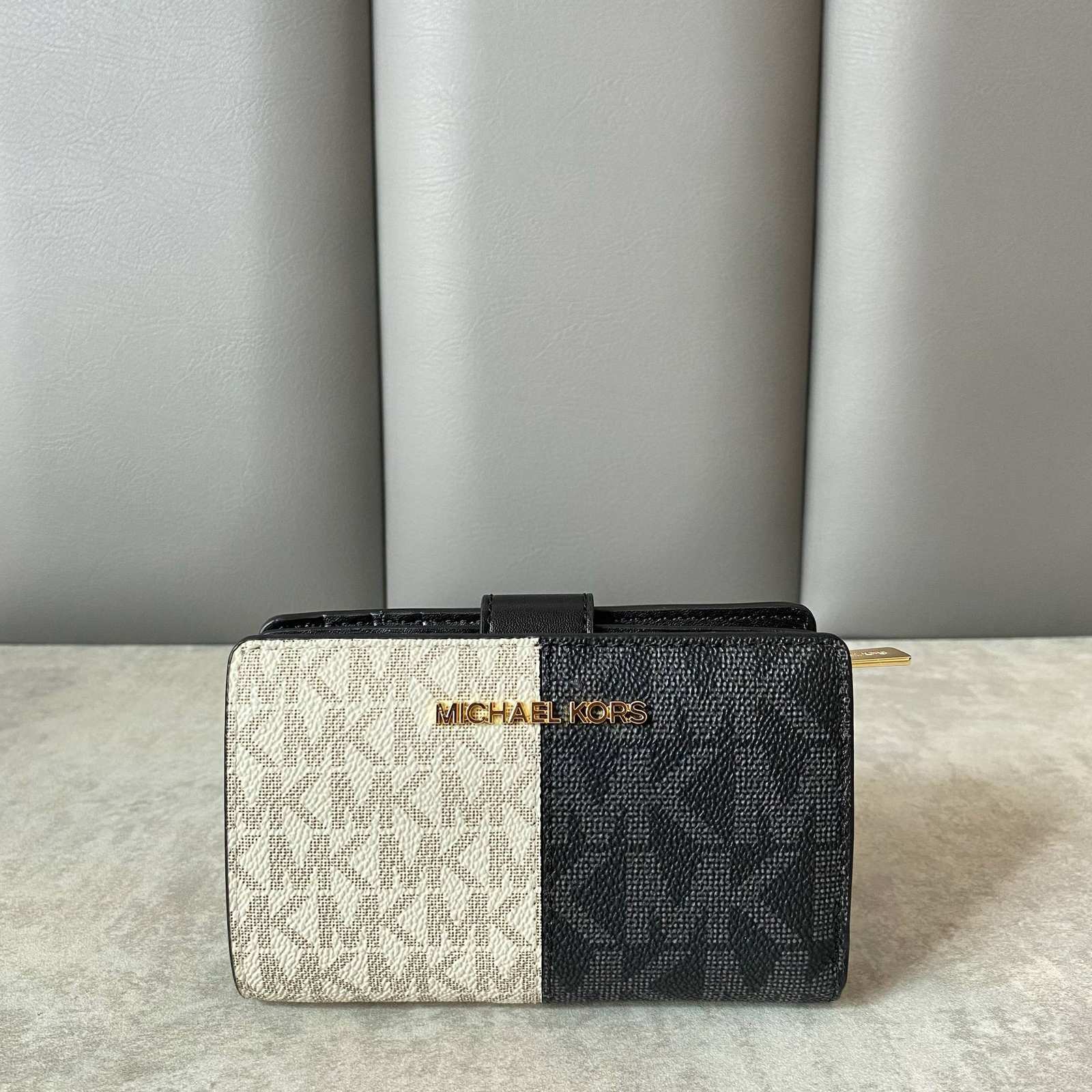 6107208792585391544 (1) Michael Kors Jet Set Medium Two-Tone Logo Wallet - Image 1